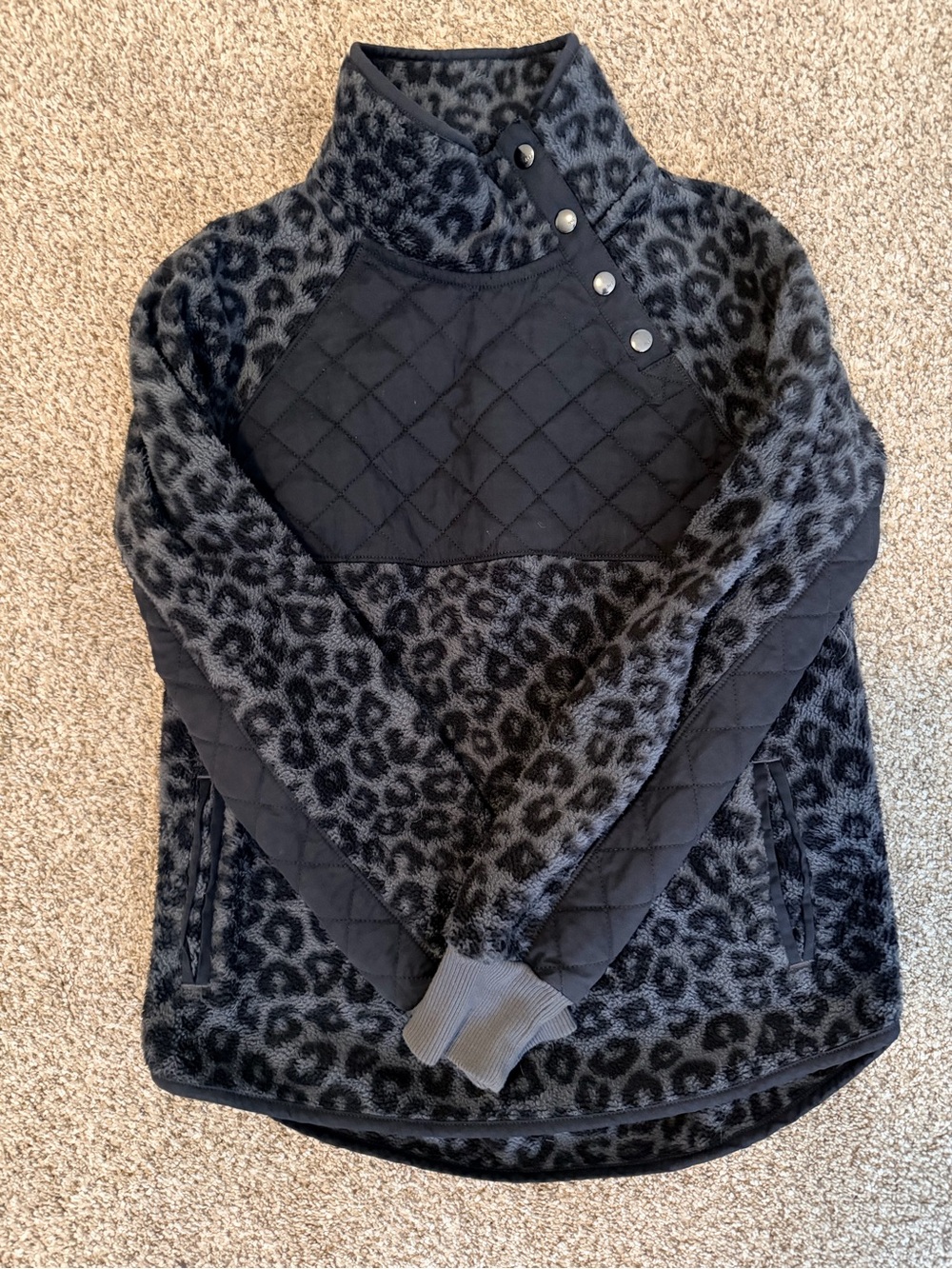 Abercrombie & Fitch Women’s S Gray Black Leopard Fleece Mock Neck Pullover